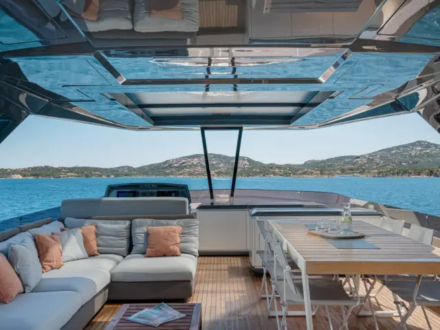 E3 | Ferretti 850 — 16 / 54