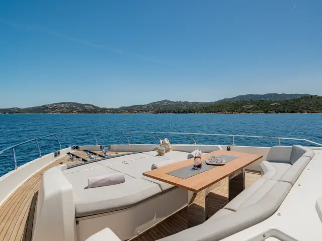 E3 | Ferretti 850 — 14 / 54