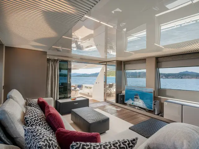 E3 | Ferretti 850 — 49 / 54