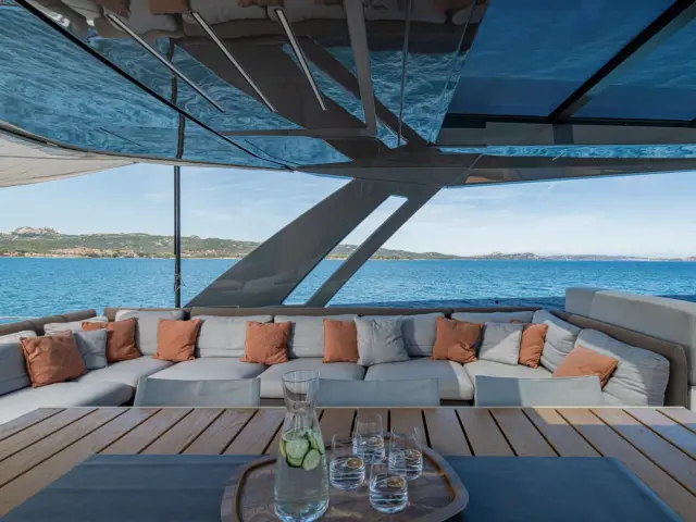 E3 | Ferretti 850 — 20 / 54
