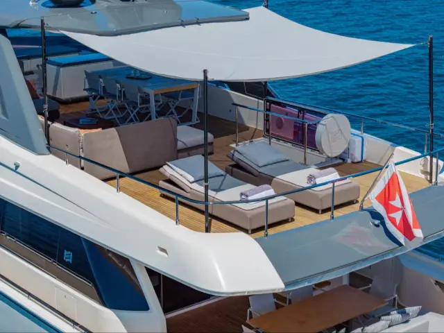 E3 | Ferretti 850 — 12 / 54
