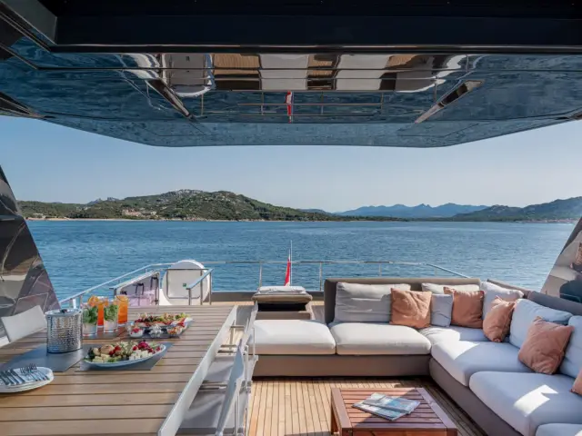 E3 | Ferretti 850 — 51 / 54
