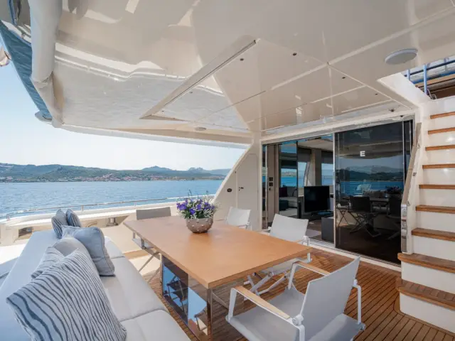 E3 | Ferretti 850 — 44 / 54
