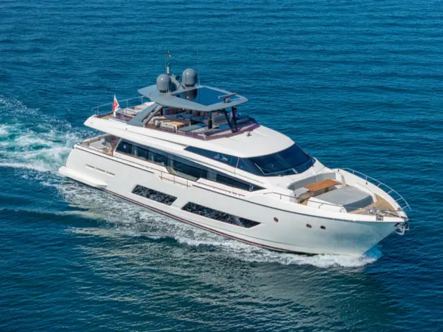 E3 | Ferretti 850 — 1 / 54