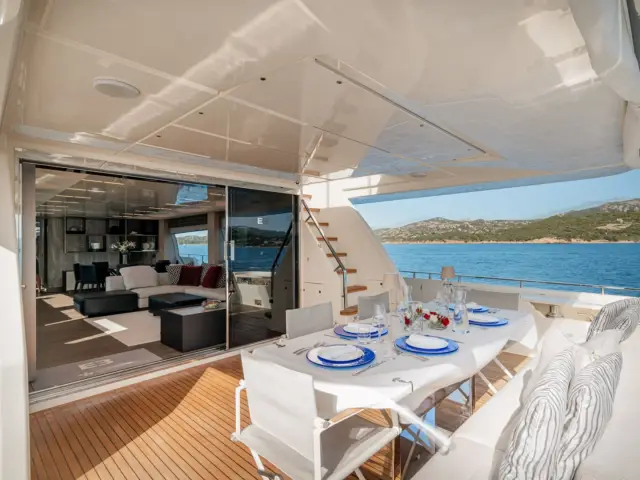 E3 | Ferretti 850 — 21 / 54