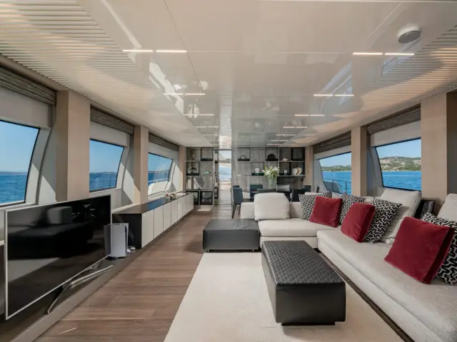 E3 | Ferretti 850 — 50 / 54