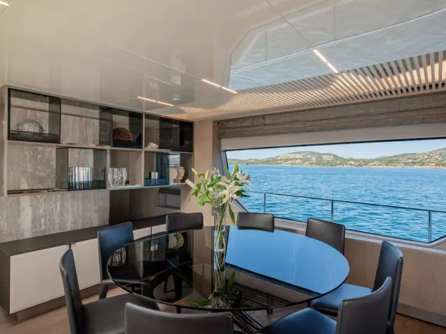 E3 | Ferretti 850 — 47 / 54