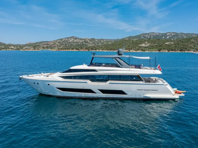E3 | Ferretti 850 — 8 / 54