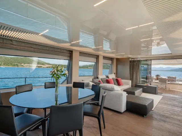 E3 | Ferretti 850 — 46 / 54