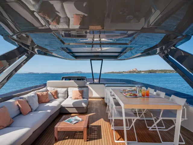 E3 | Ferretti 850 — 15 / 54