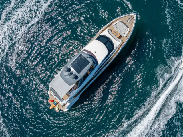 E3 | Ferretti 850 — 9 / 54