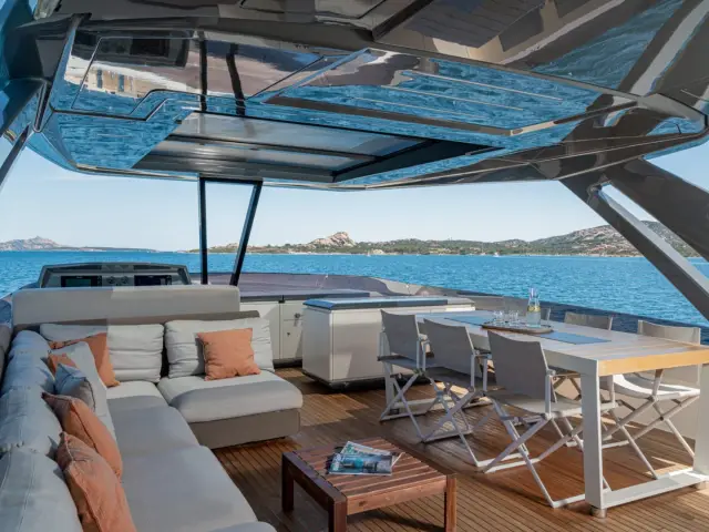 E3 | Ferretti 850 — 17 / 54