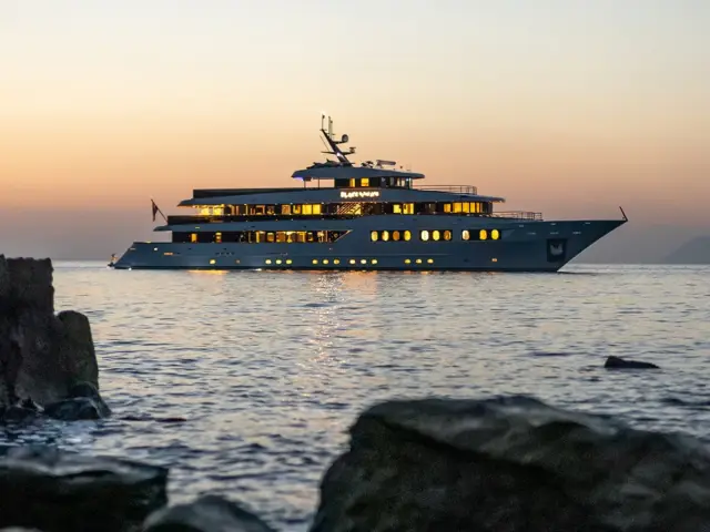 BLACK SWAN | Custom 50M — 4 / 31