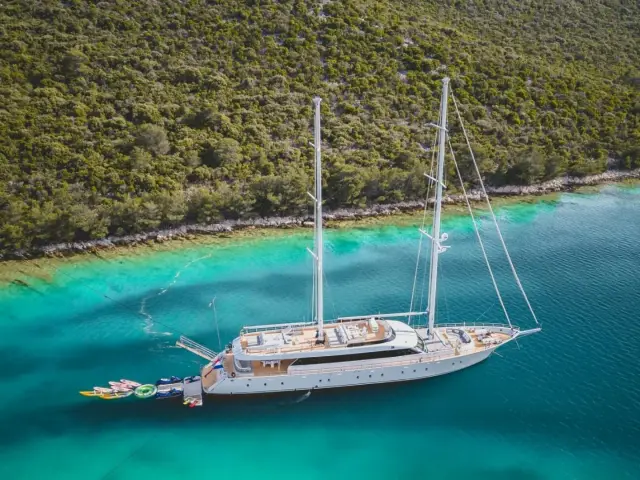 AURUM SKY | Custom 43.5 M — 4 / 24