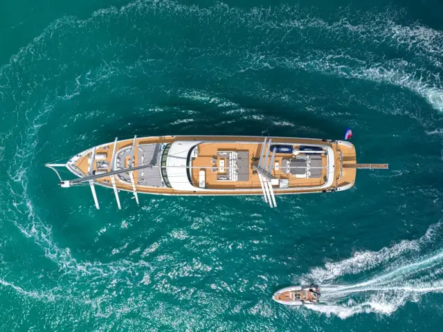 AURUM SKY | Custom 43.5 M — 10 / 24