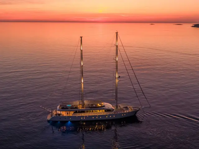 AURUM SKY | Custom 43.5 M — 7 / 24