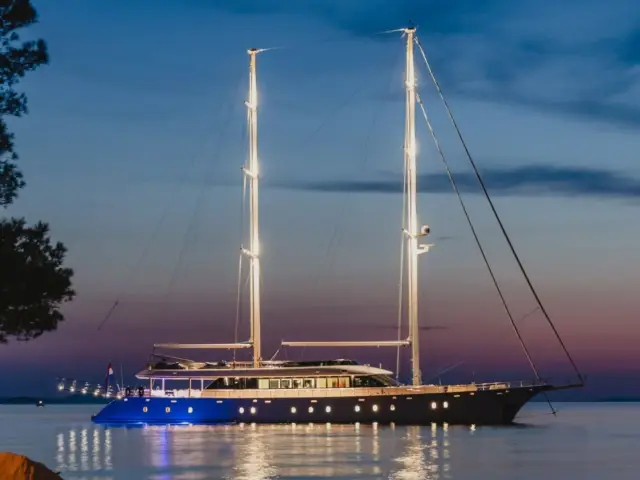 AURUM SKY | Custom 43.5 M — 6 / 24