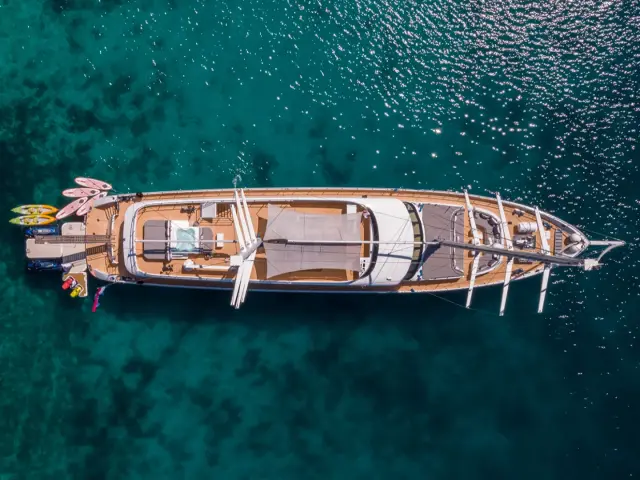 AURUM SKY | Custom 43.5 M — 11 / 24