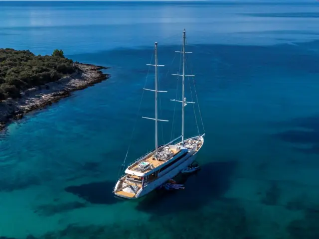 AURUM SKY | Custom 43.5 M — 3 / 24