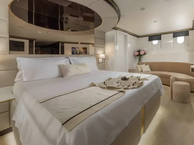 AURUM SKY | Custom 43.5 M — 18 / 24