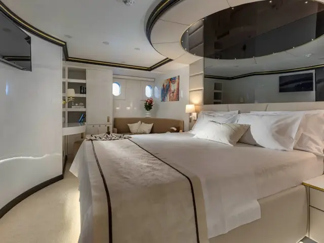 AURUM SKY | Custom 43.5 M — 19 / 24