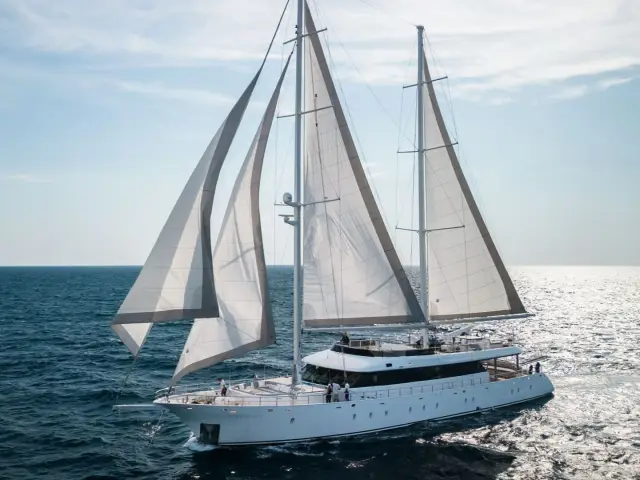 AURUM SKY | Custom 43.5 M — 1 / 24