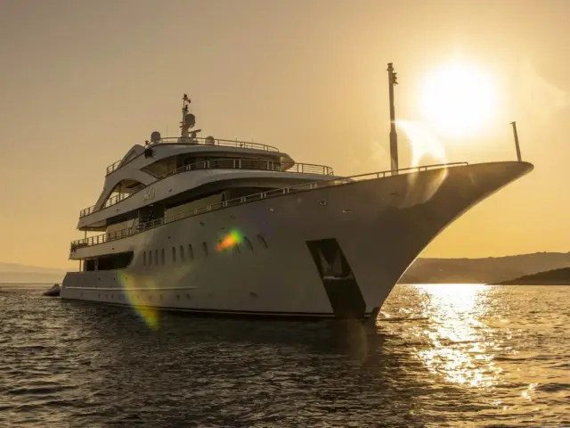 ANTHEA | Custom 52M — 2 / 28