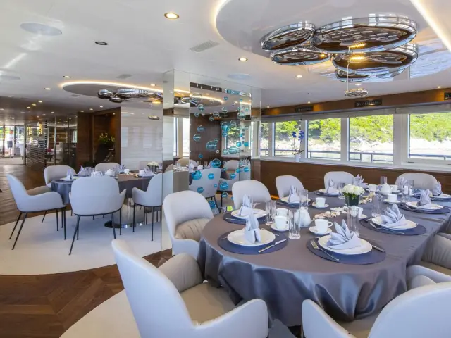 ANTHEA | Custom 52M — 17 / 28