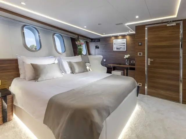 ANTHEA | Custom 52M — 25 / 28