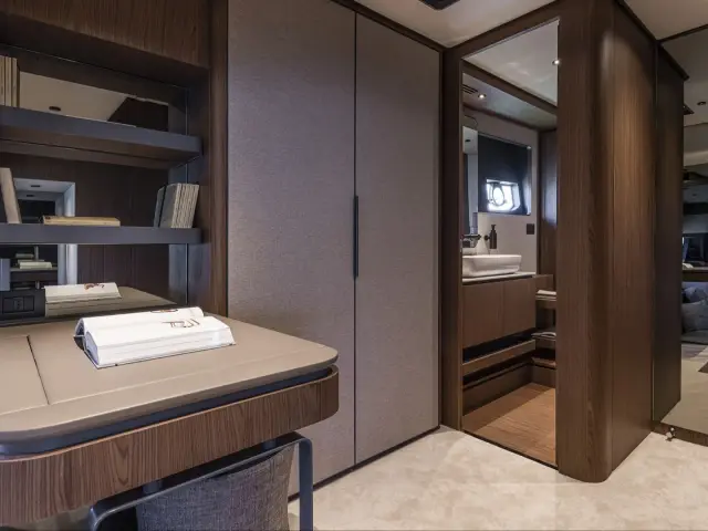 DAENI | Ferretti 580 — 18 / 22