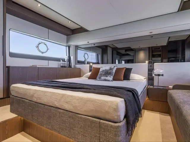 DAENI | Ferretti 580 — 17 / 22