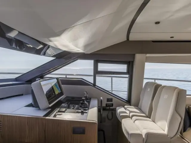 DAENI | Ferretti 580 — 12 / 22