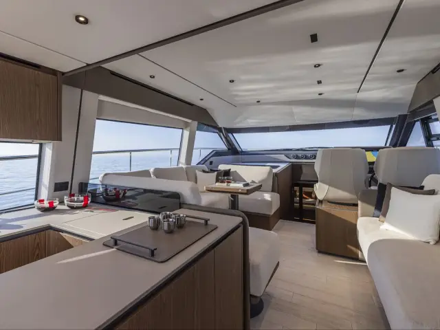 DAENI | Ferretti 580 — 9 / 22