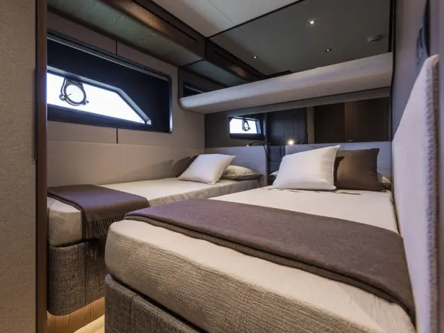DAENI | Ferretti 580 — 22 / 22