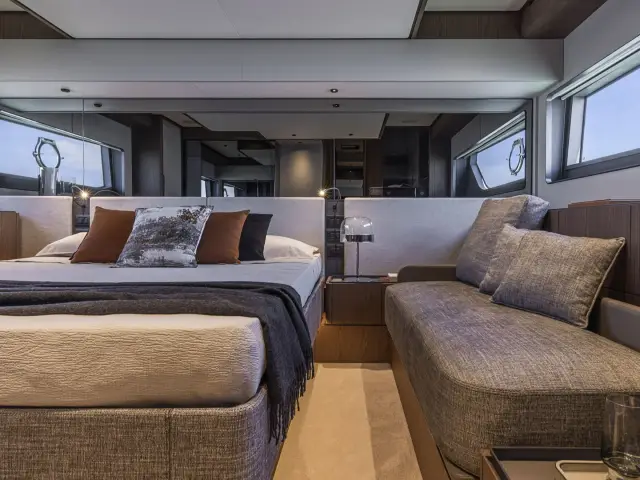 DAENI | Ferretti 580 — 16 / 22