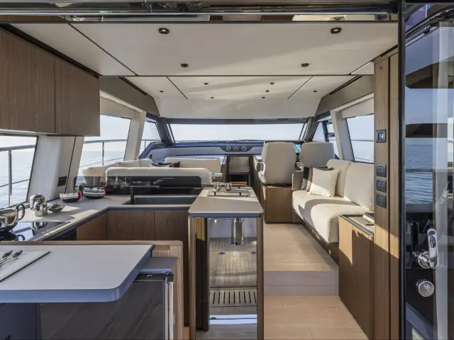 DAENI | Ferretti 580 — 10 / 22