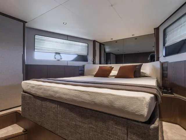 DAENI | Ferretti 580 — 19 / 22