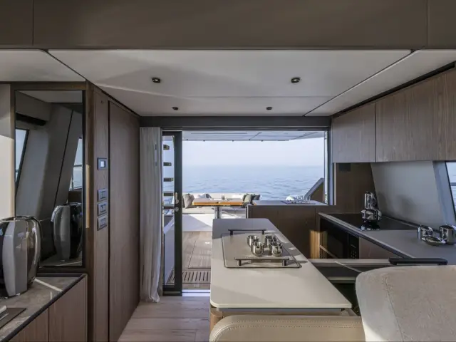 DAENI | Ferretti 580 — 6 / 22