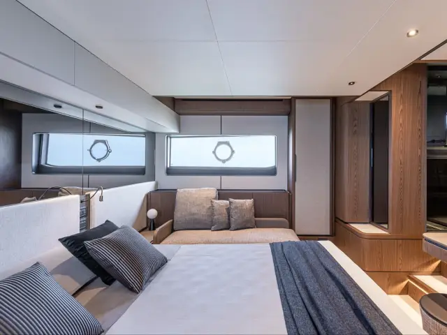 DAENI | Ferretti 580 — 14 / 22