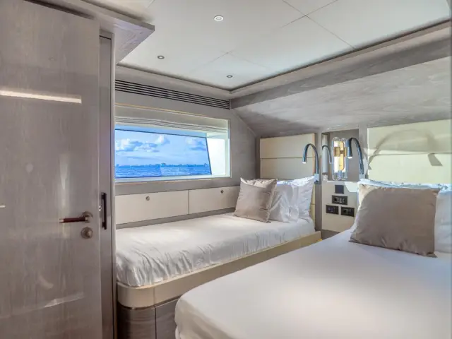 SAINT | Sirena 88 — 44 / 60