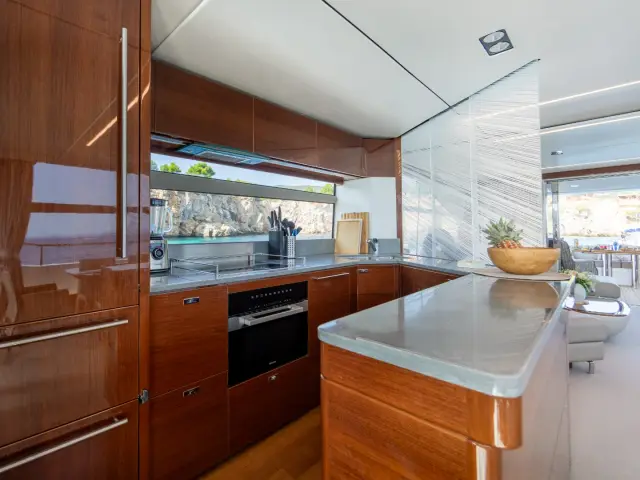 MIO BARCO II | Princess Y78 — 34 / 45