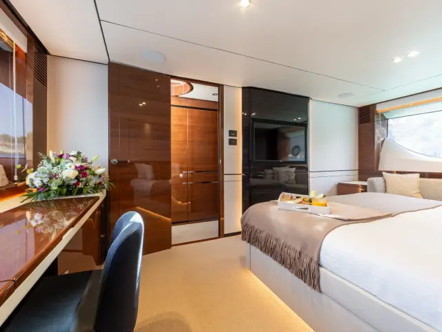 MIO BARCO II | Princess Y78 — 38 / 45