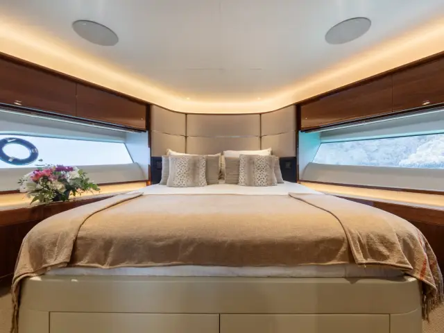 MIO BARCO II | Princess Y78 — 42 / 45