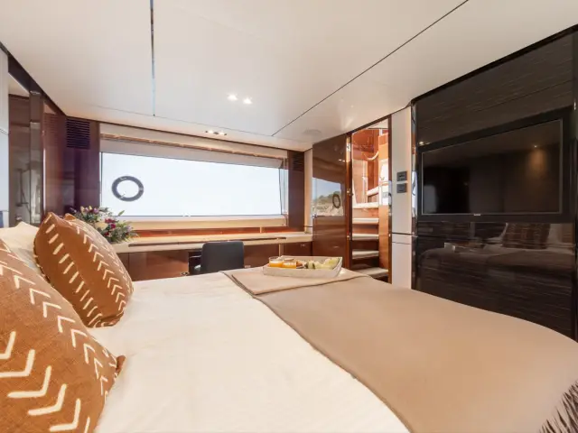 MIO BARCO II | Princess Y78 — 37 / 45