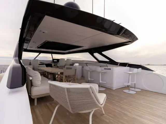 KARMA | Ferretti 100' — 13 / 33