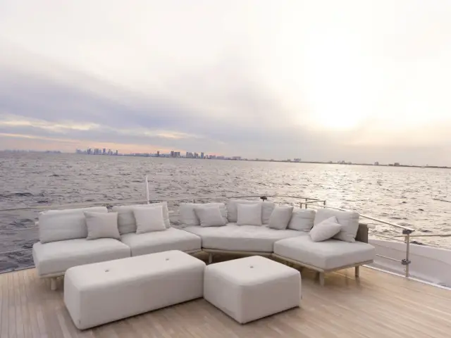 KARMA | Ferretti 100' — 15 / 33