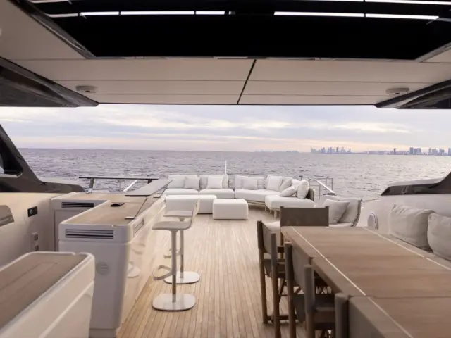 KARMA | Ferretti 100' — 17 / 33