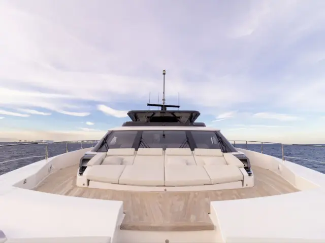 KARMA | Ferretti 100' — 9 / 33