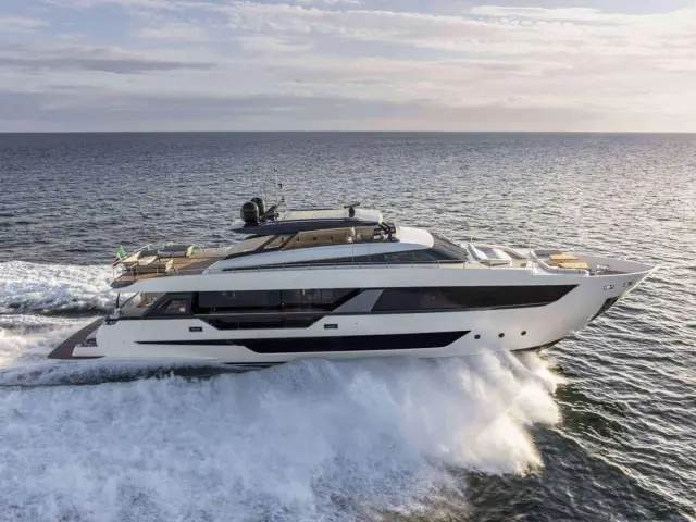 KARMA | Ferretti 100' — 5 / 33