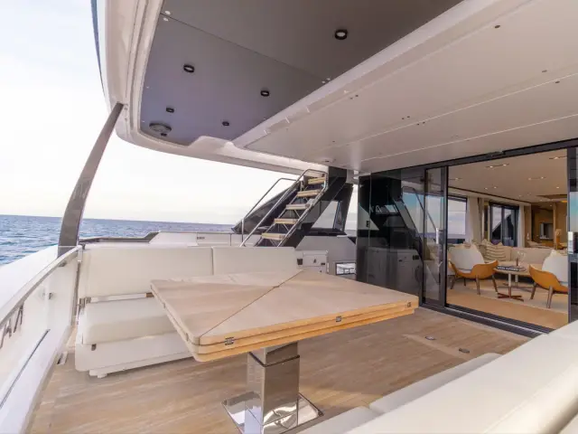 KARMA | Ferretti 100' — 18 / 33